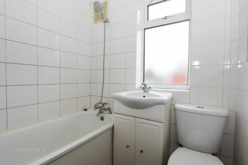 Ritz Place 3 Northolt  Ngoại thất bức ảnh